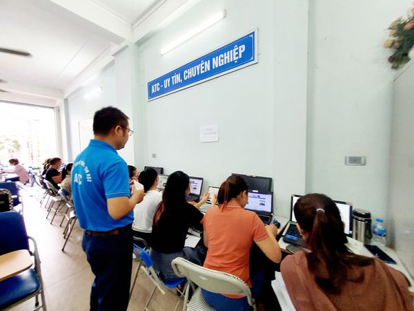 Hoc ke toan cap toc tai thanh hoa Hoc ke toan cap toc tai thanh hoa Lớp học sáng nay... Có kiên trì, ắt có thành công... Thầy cô tận tụy, trò kiên trì nên thế hệ học trò ATC rất vững