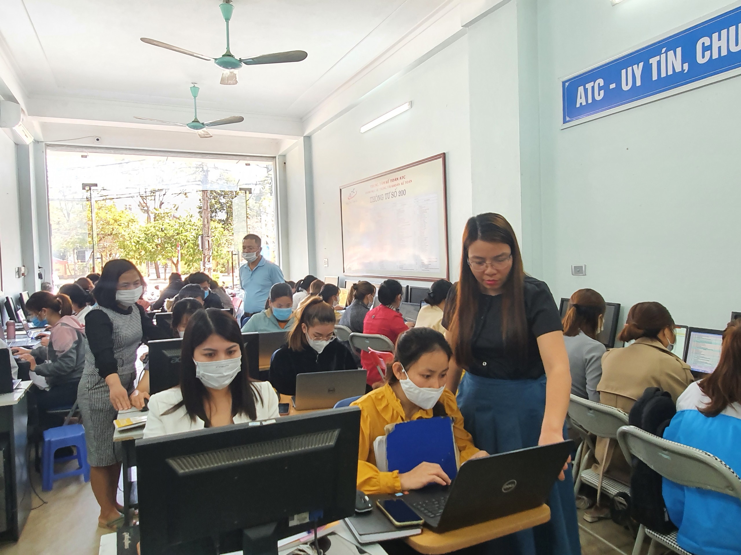 Hoc tin hoc o thanh hoa Hoc tin hoc o thanh hoa Muốn thành công phải đầu tư thời gian, công sức và chất xám.Hãy đầu tư vào ATC bạn sẽ không phải thất vọng đâu, đây là một sự đầu tư
