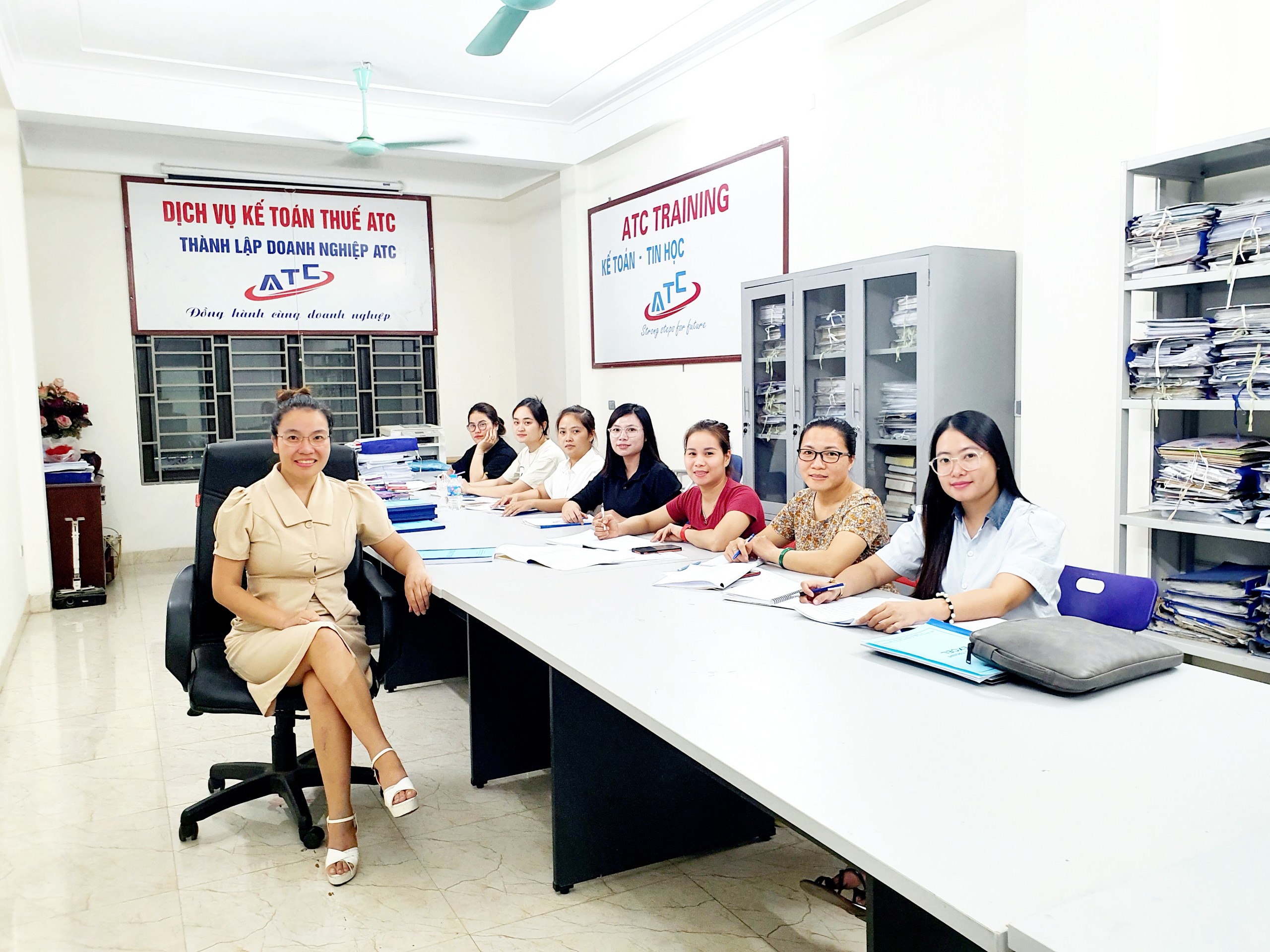 CEO ATC: ĐẸP TRÍ TUỆ LÀ NÉT ĐẸP BỀN VỮNG NHẤT... Mỗi ngày chúng ta hãy học tập, tích lũy từng chút từng chút kiến thức..