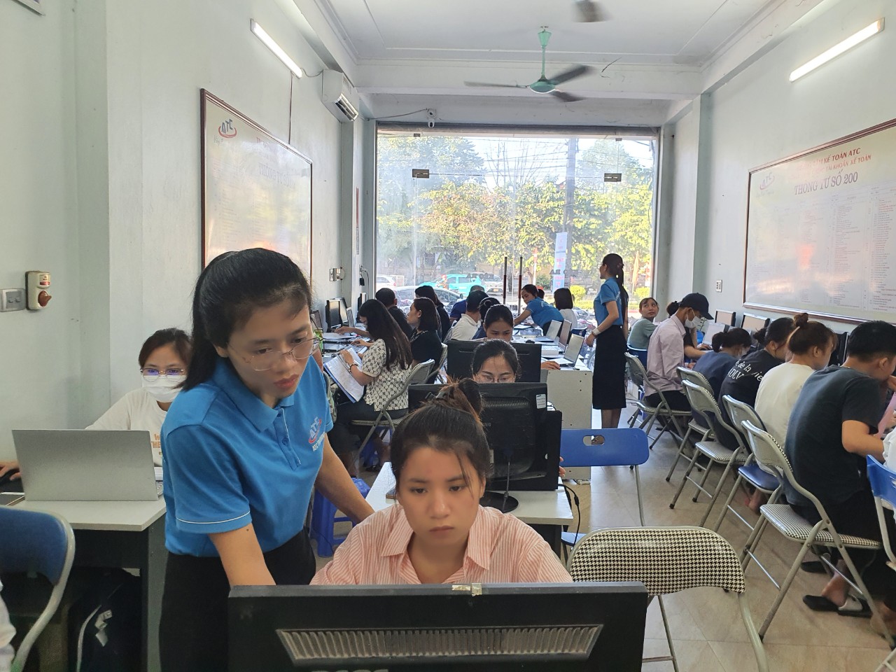 Nơi dạy tin học văn phòng tại Thanh Hóa NGƯỜI THẦY VẪN LẶNG LẼ ĐI VỀ SỚM TRƯA...Tháng 11, tháng tri ân các thầy cô giáo, những người
