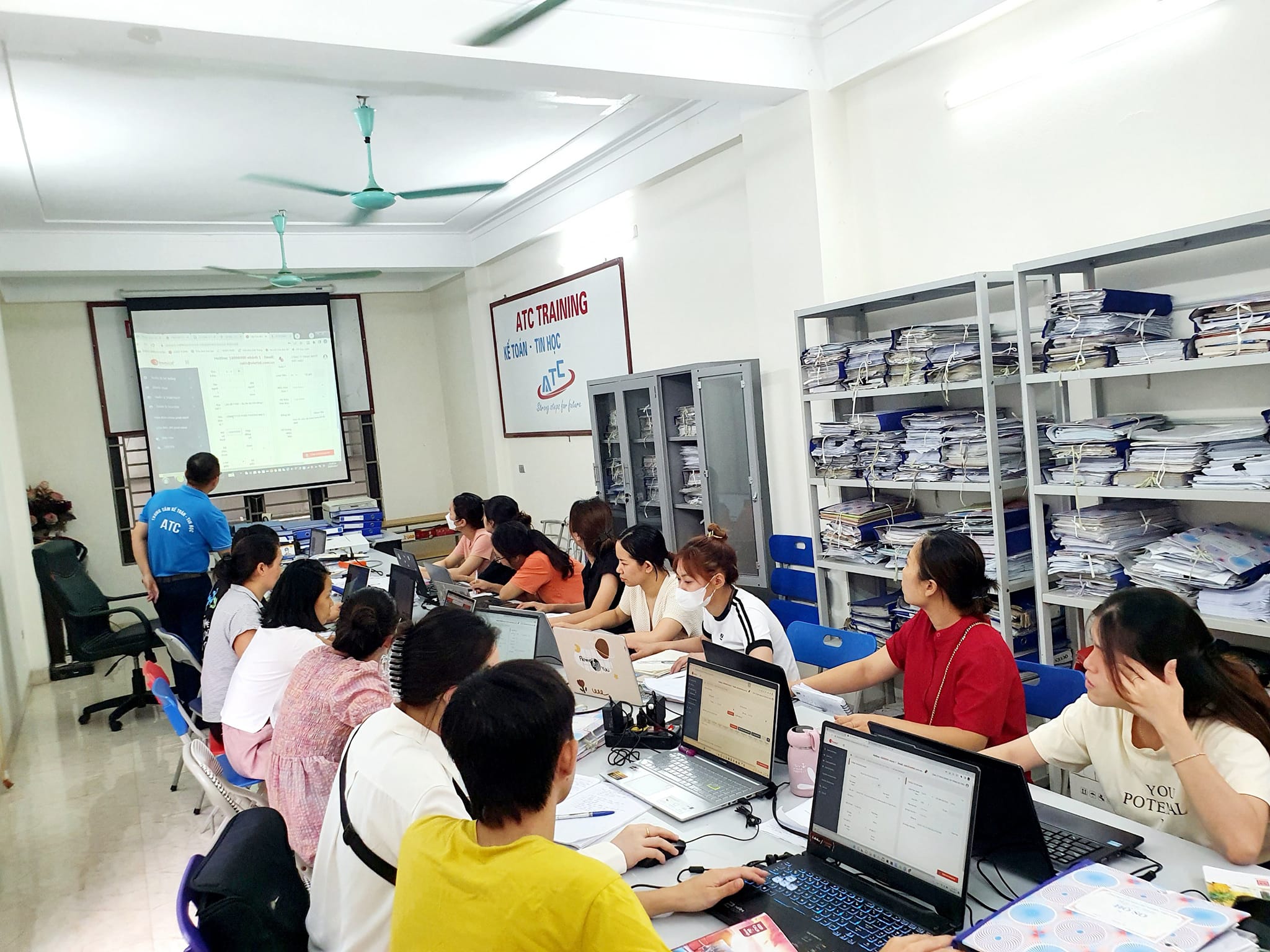 Học kế toán tổng hợp tại Thanh Hóa Trong quá trình hoạt động kinh doanh, có những trường hợp phát sinh ngược làm giảm trừ doanh thu, chi phí, thuế các loại…